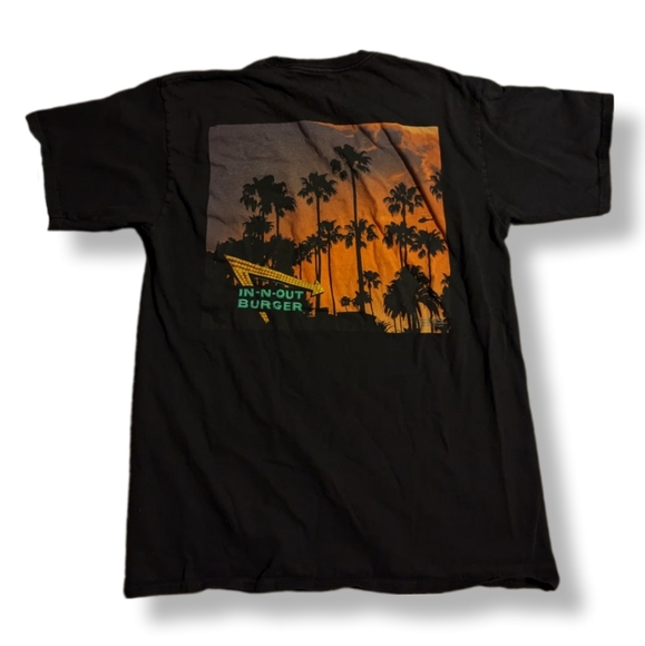 In-N-Out Burger Souvenir California Sunset T-shirt sz M - Picture 3 of 8